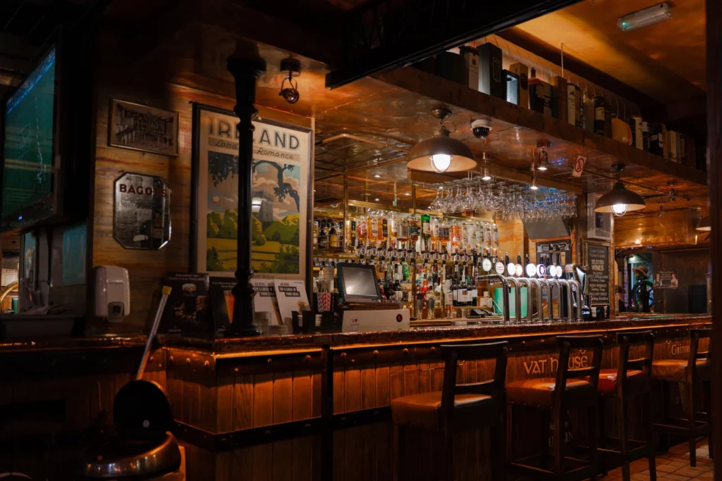 Le pub irlandais, berceau des fléchettes